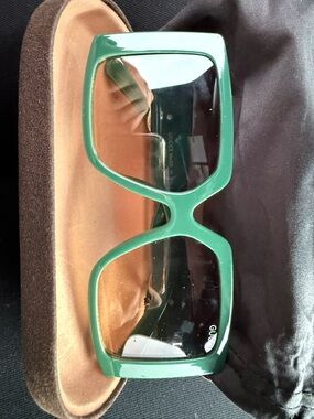Gucci Glossy Emerald Green Oversized Square Sunglasses